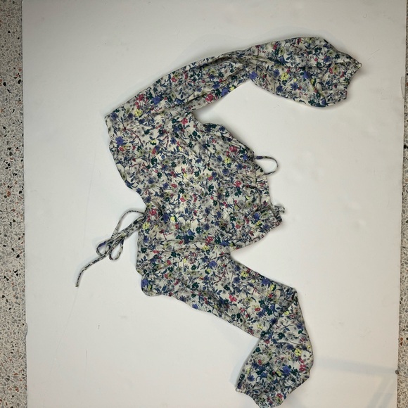 Criss cross tie top by SHEIN (never worn) - Picture 5 of 6